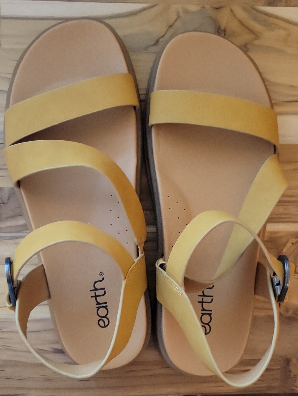 Never Worn~ Earth Women's Mustard Yellow Strap Sandals